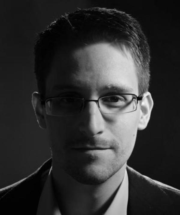 Retrato de Edward Snowden, fotografía de la Freedom of the Press Foundation